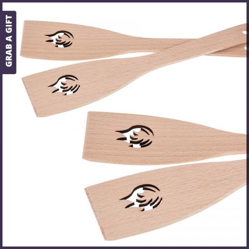 Grab a Gift - Houten spatel met lasergesneden vlammen en lasergravering in steel