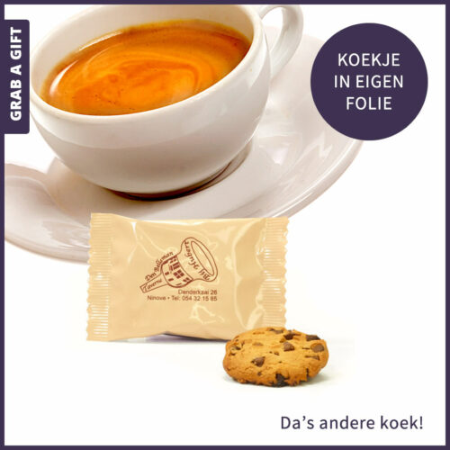 Chocolate chip cookie verpakt in folie met logo opdruk