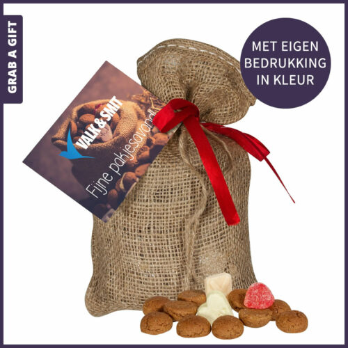 Jute zak met strooigoed inclusief een in kleur bedrukt kaartje