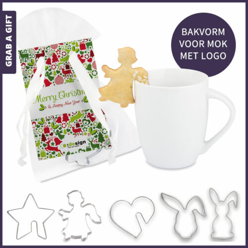 Uitsteekvormpje voor mok in organza zakje met een bedrukt reclamekaartje