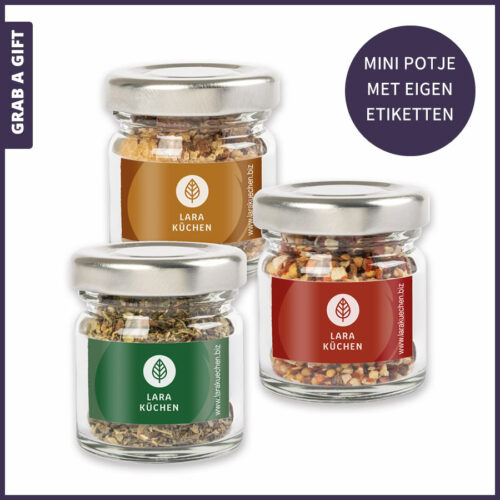 Mini potjes met kruiden of zoete topping met een in kleur bedrukt etiket