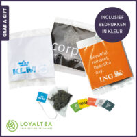 LoyalPouch met piramidevormig theezakje met eigen theelabeltje en bedrukte inlay