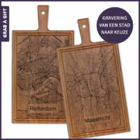 Beukenhouten borrelplank met gravering van een stadsplattegrond naar keuze