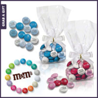 Zakje met gepersonaliseerde M&M’S® en strik